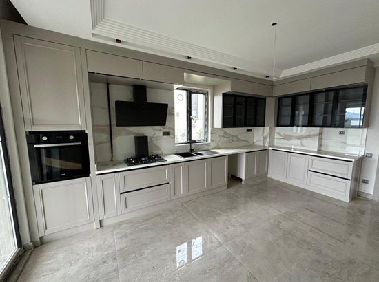 Serdivan Mobilya Dekorasyon, modern tasarım anlayışı ve kaliteli işçiliğiyle yaşam alanlarınıza estetik, konfor ve fonksiyonellik kazandıran profesyonel dekorasyon çözümleri sunar.